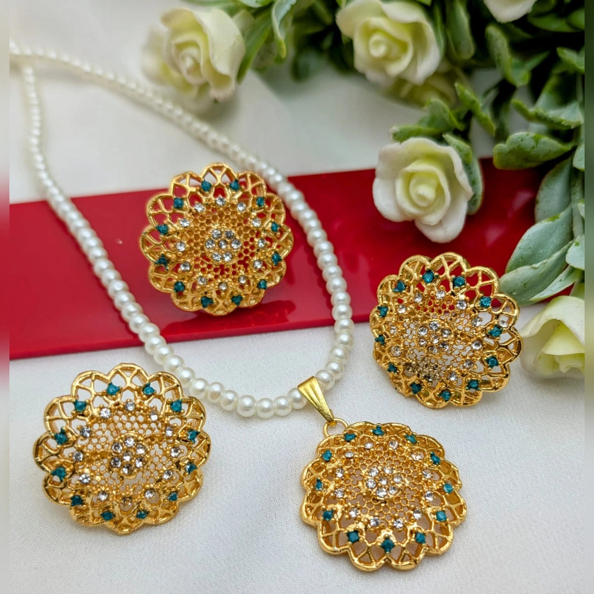 Manjos Stone Locket set