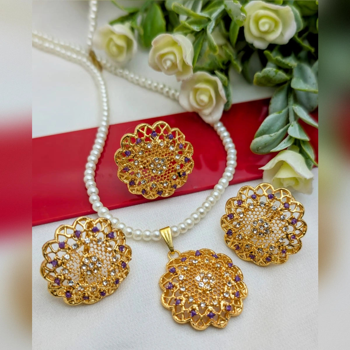 Manjos Stone Locket set