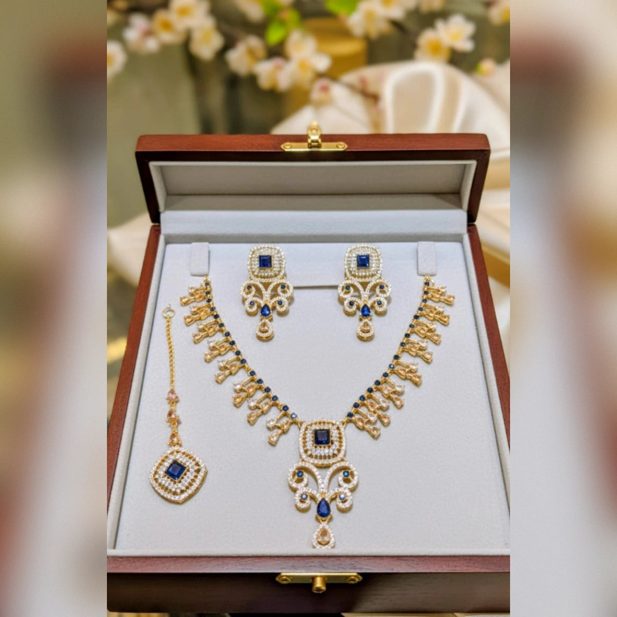 Elegant Zircon Necklace Set – Sparkling Sophistication