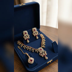 Elegant Zircon Necklace Set – Sparkling Sophistication
