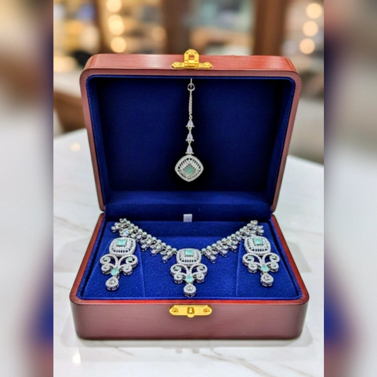 Elegant Zircon Necklace Set – Sparkling Sophistication