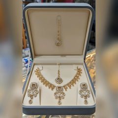 Elegant Zircon Necklace Set – Sparkling Sophistication
