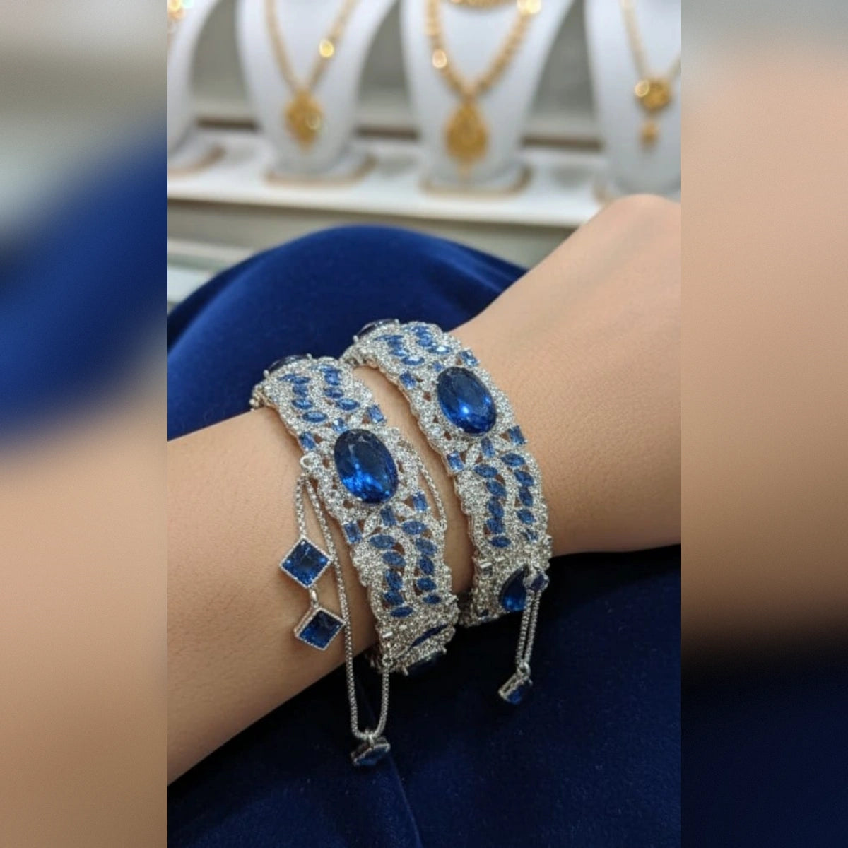 Manjos Bangles 2 Pcs Set – Elegant Traditional Style