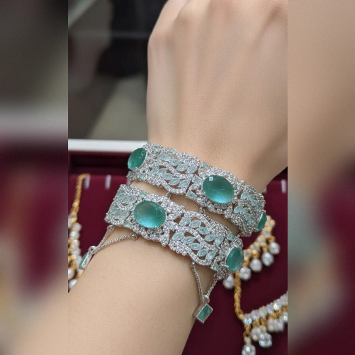 Manjos Bangles 2 Pcs Set – Elegant Traditional Style