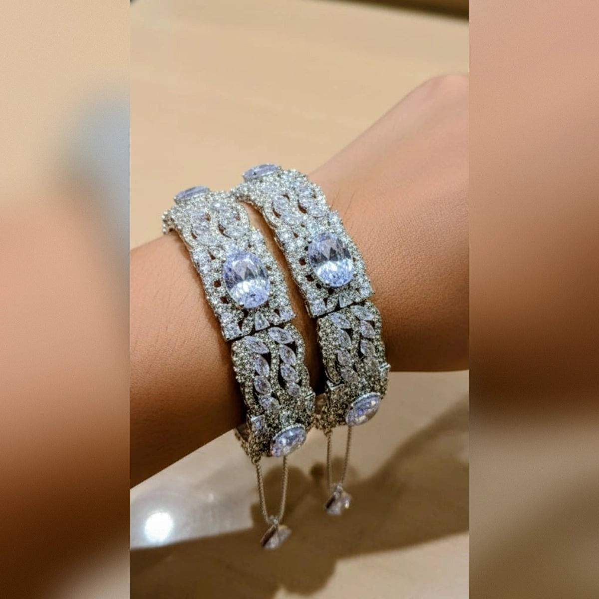 Manjos Bangles 2 Pcs Set – Elegant Traditional Style