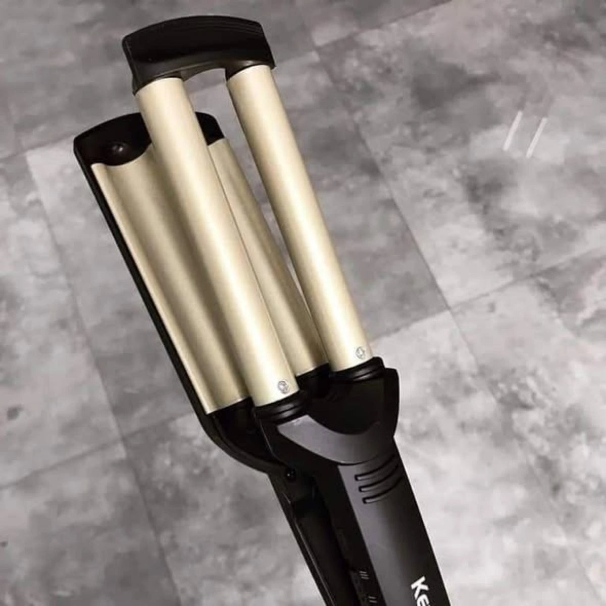 Kemei KM-2022 Hair Curling Ceramic 3 Barrel Clamp Curler